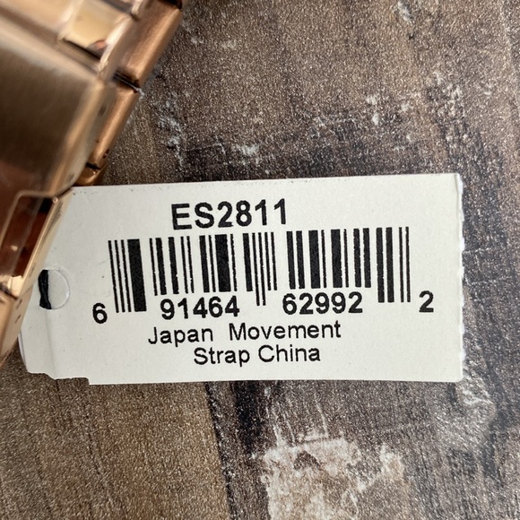 Rose Gold Women’s Fossil Watch w/box  - With Tag - Needs New Battery - Picture 3 of 6